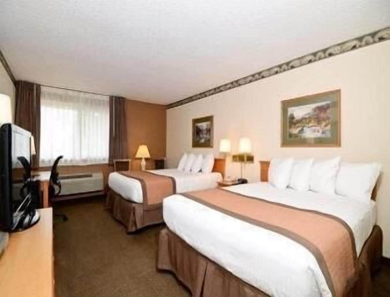 במוטל Ramada By Wyndham Waupaca מראה חיצוני תמונה