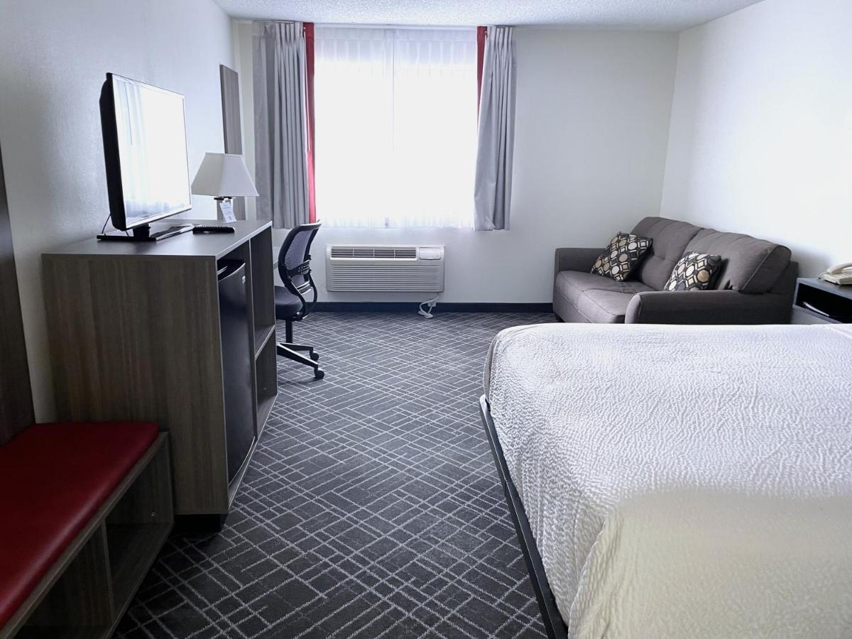 במוטל Ramada By Wyndham Waupaca מראה חיצוני תמונה
