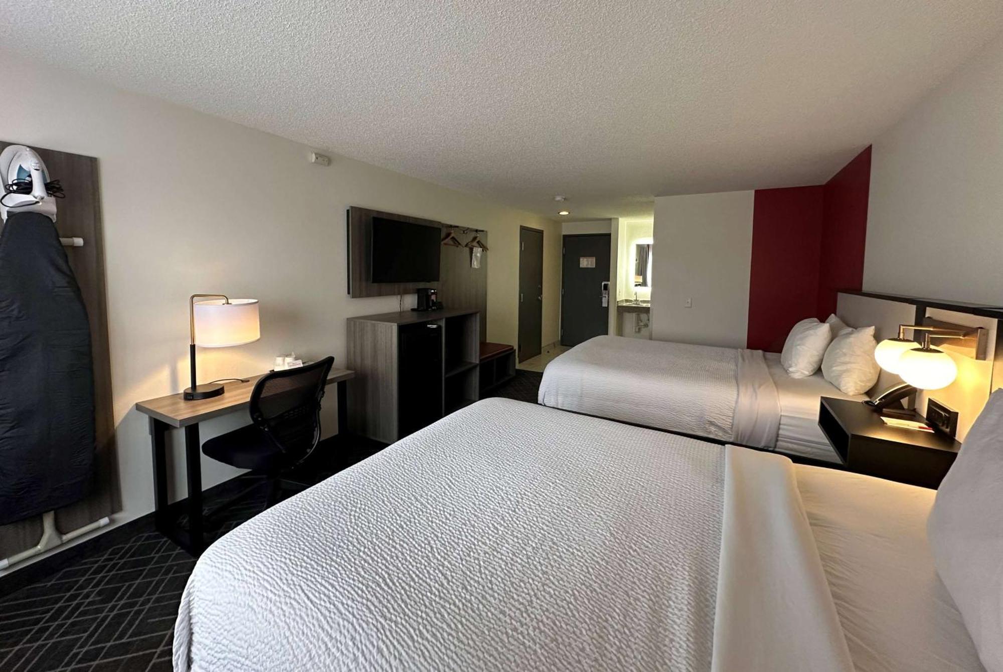 במוטל Ramada By Wyndham Waupaca מראה חיצוני תמונה